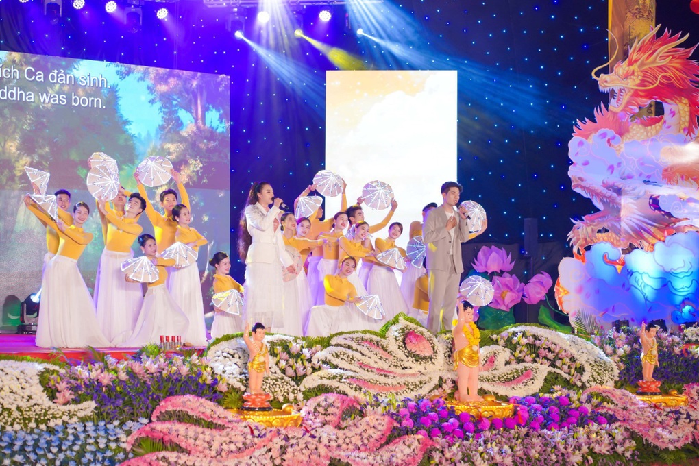 Hàng nghìn người tham gia khai mạc Đại lễ Phật đản tại chùa Ba Vàng - 1 Hàng nghìn người tham gia khai mạc Đại lễ Phật đản tại chùa Ba Vàng - 1