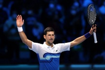 Djokovic tiến vào bán kết ATP Finals bằng phong độ "hủy diệt"