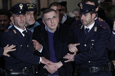 Italia bắt trùm mafia khét tiếng trong boongke bí mật