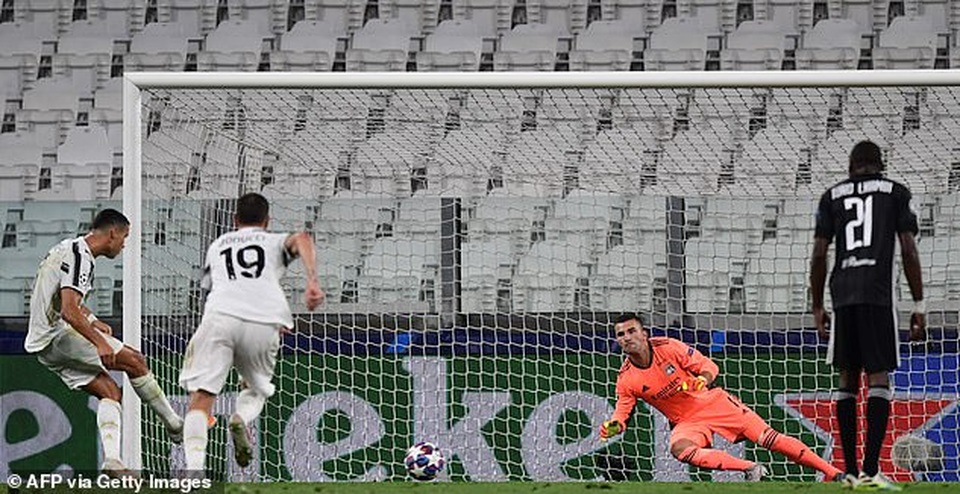 C.Ronaldo lập cú đúp, Juventus vẫn ngậm ngùi chia tay Champions League - 3 C.Ronaldo lập cú đúp, Juventus vẫn ngậm ngùi chia tay Champions League - 3