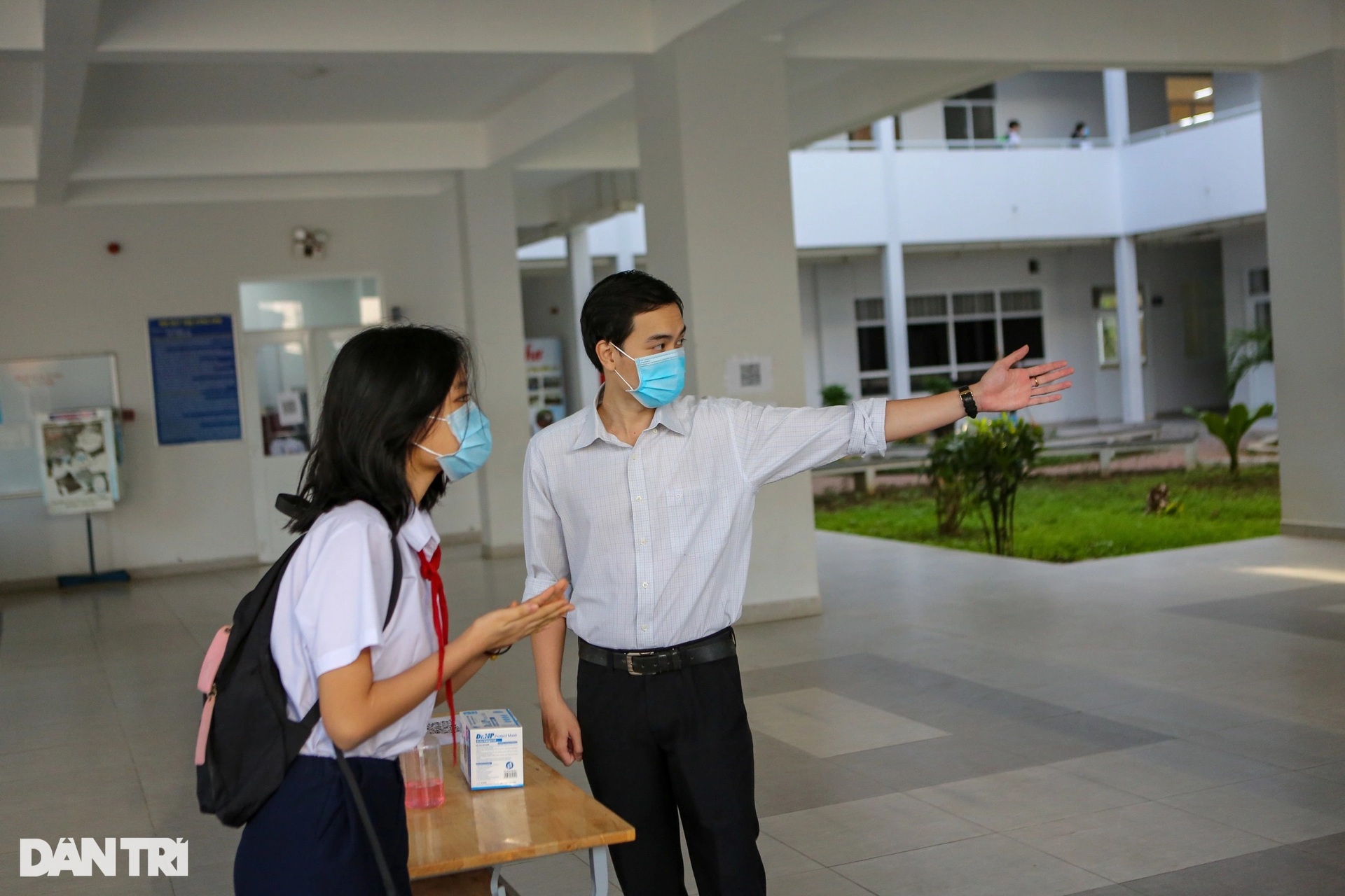 Hơn 100 nghìn học sinh TPHCM trở lại trường sau gần 8 tháng học online - 13 Hơn 100 nghìn học sinh TPHCM trở lại trường sau gần 8 tháng học online - 13