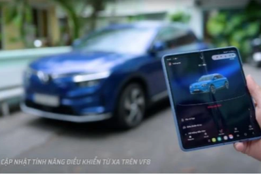 Người dùng xe VinFast có thể điều khiển VF 8 từ xa qua phần mềm nâng cấp