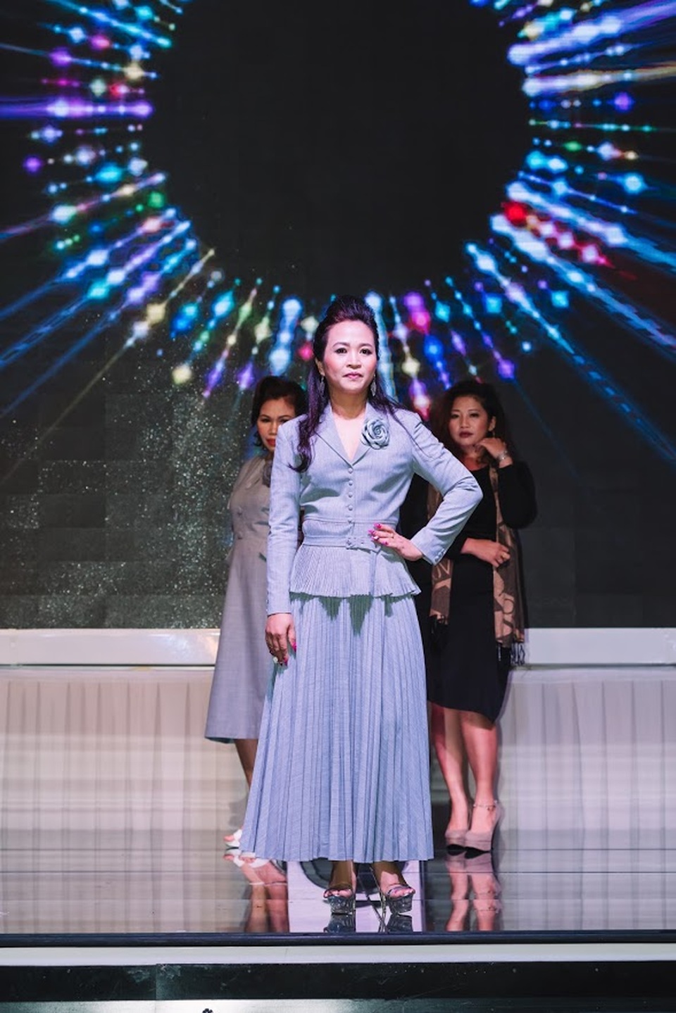 Diễn viên Trúc Thy tự tin trên sàn catwalk - 7 Diễn viên Trúc Thy tự tin trên sàn catwalk - 7