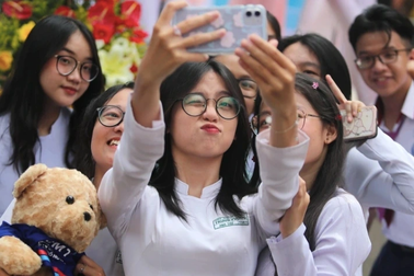 Điểm chuẩn Đại học Sư phạm TPHCM, sư phạm văn dẫn đầu 27 điểm