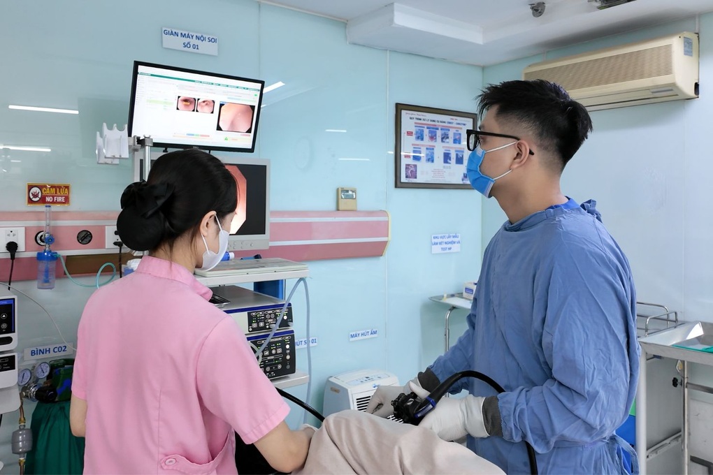 Cấp cứu vì xuất huyết tiêu hóa sau 7 ngày đau bụng âm ỉ - 1 Cấp cứu vì xuất huyết tiêu hóa sau 7 ngày đau bụng âm ỉ - 1