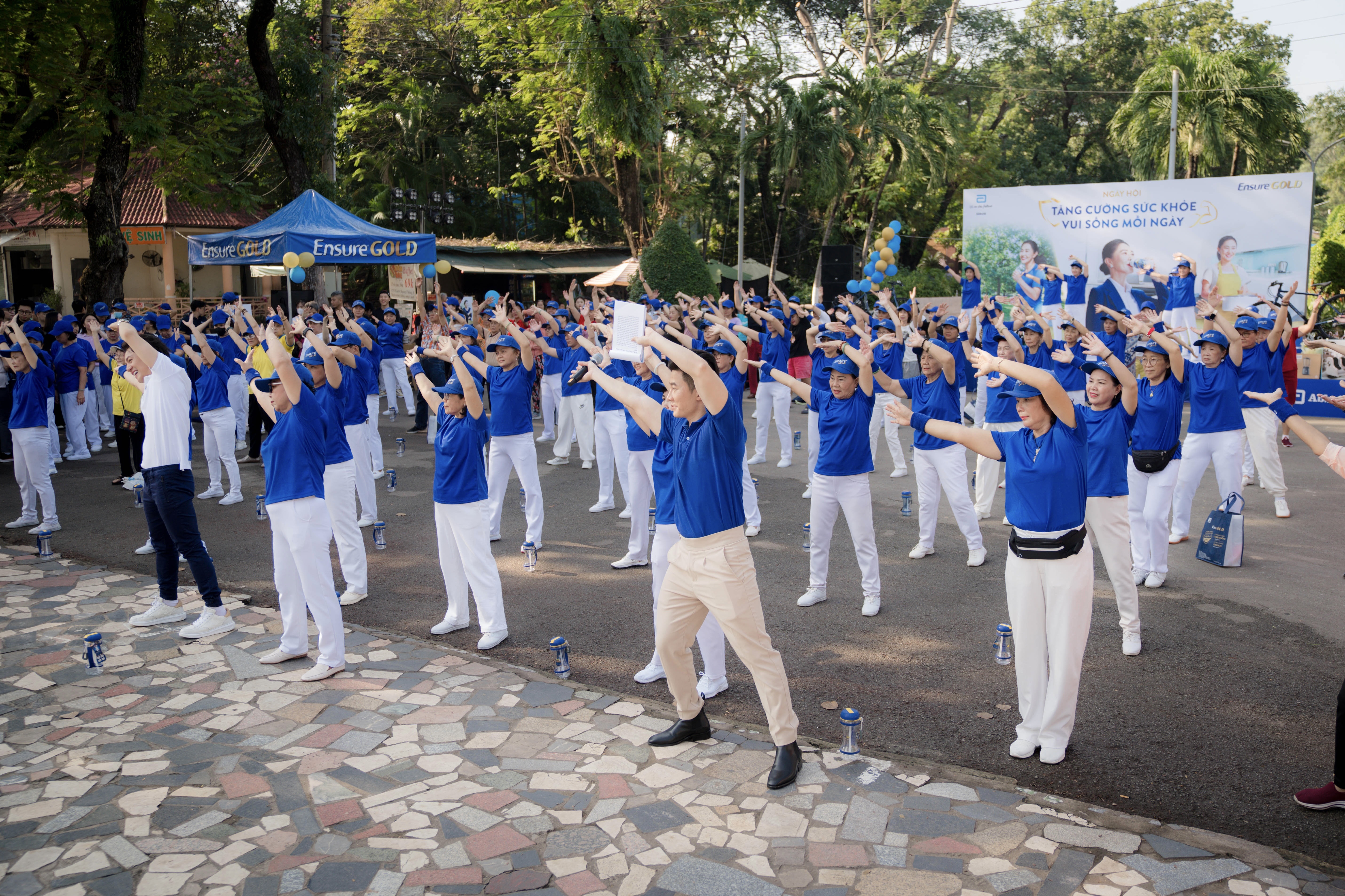 เทศกาลที่น่าตื่นเต้นเพื่อปรับปรุงสุขภาพและเพลิดเพลินกับชีวิตทุกวันในนครโฮจิมินห์ - 8 Sôi nổi ngày hội Tăng cường sức khỏe, vui sống mỗi ngày tại TPHCM - 8