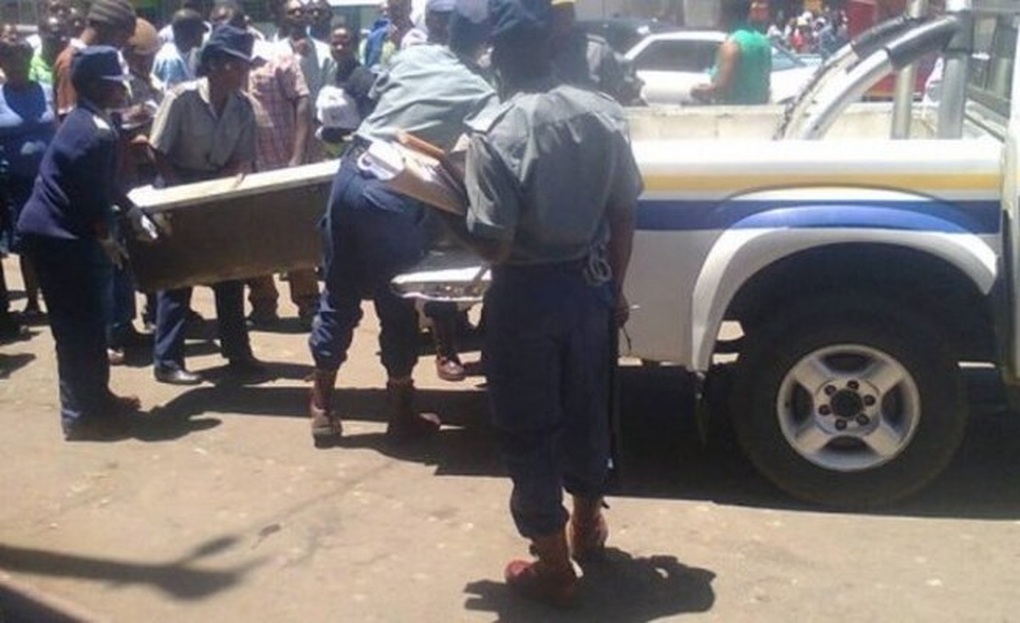 Zimbabwe: Thầy giáo bị tố đánh chết học sinh 15 tuổi - 1 Zimbabwe: Thầy giáo bị tố đánh chết học sinh 15 tuổi - 1