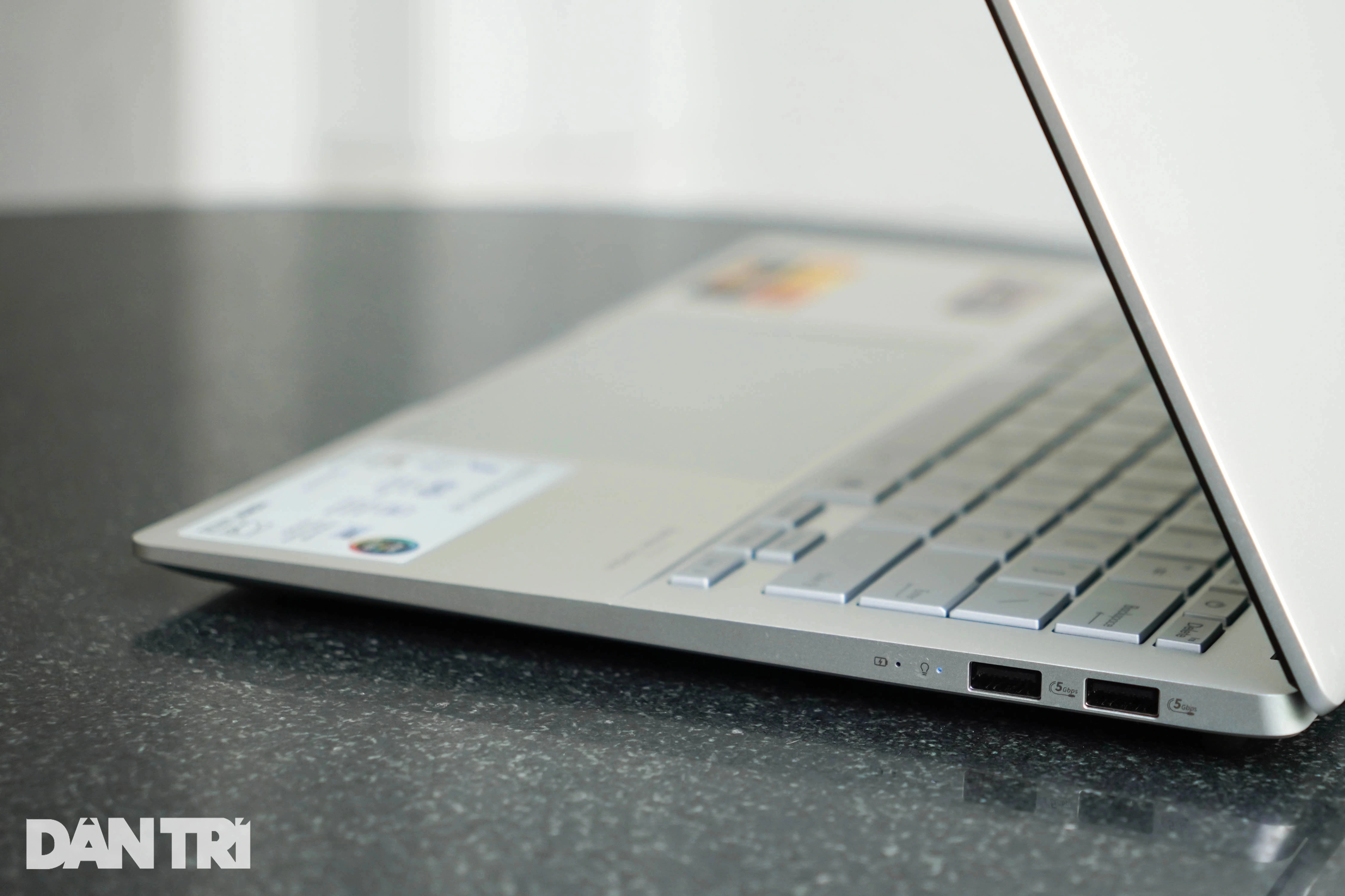 Αξιολόγηση Vivobook S 14: Λεπτός και ελαφρύς σχεδιασμός, ενσωματωμένη τεχνητή νοημοσύνη αλλά θερμαίνεται γρήγορα - 3 Đánh giá Vivobook S 14: Thiết kế mỏng nhẹ, tích hợp AI nhưng nhanh nóng - 3