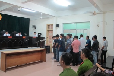 22 bị cáo trong đường dây cá độ hàng trăm tỷ đồng lãnh án