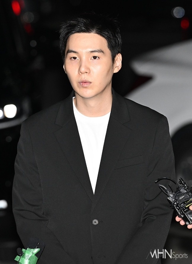 Wajah ahli BTS dipadamkan dari TV, didenda lebih 450 juta VND - 2 Thành viên BTS bị xóa mặt trên truyền hình, bị phạt hơn 450 triệu đồng - 2