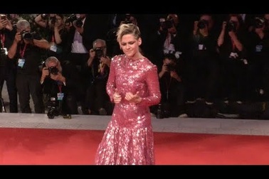 Kristen Stewart nữ tính bất ngờ