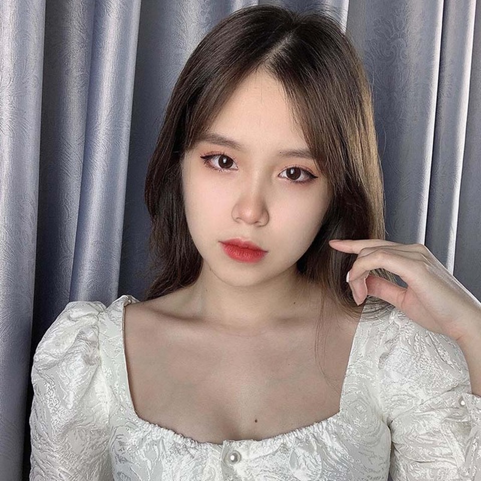 Điểm danh 6 gương mặt hot girl nổi bật trong tháng 10 vừa qua - 3 Điểm danh 6 gương mặt hot girl nổi bật trong tháng 10 vừa qua - 3