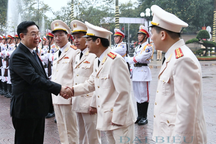 Chủ tịch Quốc hội: Xây 3.553 căn nhà cho hộ nghèo là việc chưa có tiền lệ