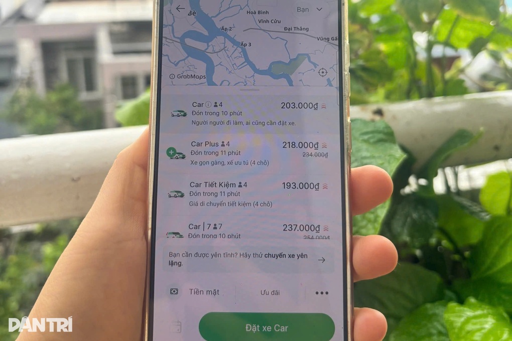 Giá cước xe công nghệ tăng vọt ngày mưa bão, có khi bằng cả ngày lương - 1 Giá cước xe công nghệ tăng vọt ngày mưa bão, có khi bằng cả ngày lương - 1