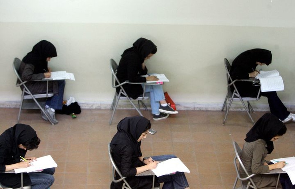 Lãnh tụ tối cao Iran lên tiếng vụ hàng trăm nữ sinh nghi bị đầu độc - 1 Lãnh tụ tối cao Iran lên tiếng vụ hàng trăm nữ sinh nghi bị đầu độc - 1