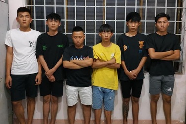 Bắt nhóm thanh thiếu niên "ngông nghênh" vác mã tấu tụ tập trên đường