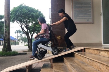 Người khuyết tật vẫn gặp khó trong hòa nhập, mưu sinh