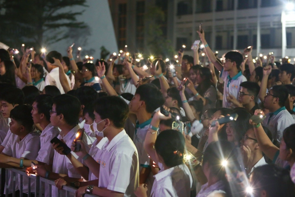 Ngày hội rực rỡ chào tân sinh viên Đại học Giao thông vận tải TPHCM - 4 Ngày hội rực rỡ chào tân sinh viên Đại học Giao thông vận tải TPHCM - 4