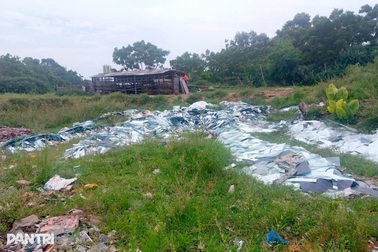 Dân ngán ngẩm vì rác thải bủa vây trên nhiều tuyến đường