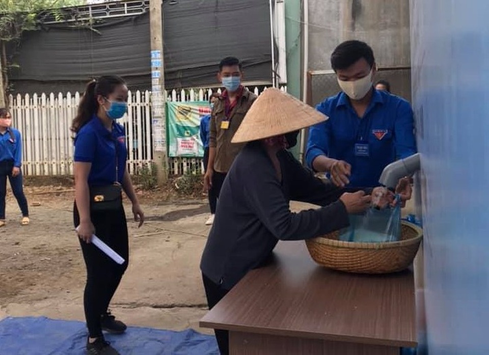 “ATM gạo” giúp đỡ người nghèo về với nhiều địa phương vùng sâu, vùng xa - 1 “ATM gạo” giúp đỡ người nghèo về với nhiều địa phương vùng sâu, vùng xa - 1