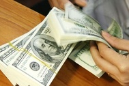 Giá vàng lại “lao dốc không phanh”, USD chạm trần