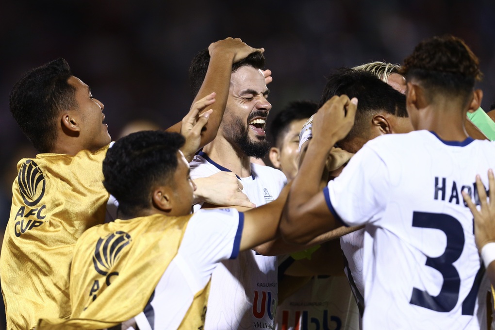 Thua đau đớn trước CLB Malaysia, Viettel bị loại khỏi AFC Cup - 2 Thua đau đớn trước CLB Malaysia, Viettel bị loại khỏi AFC Cup - 2