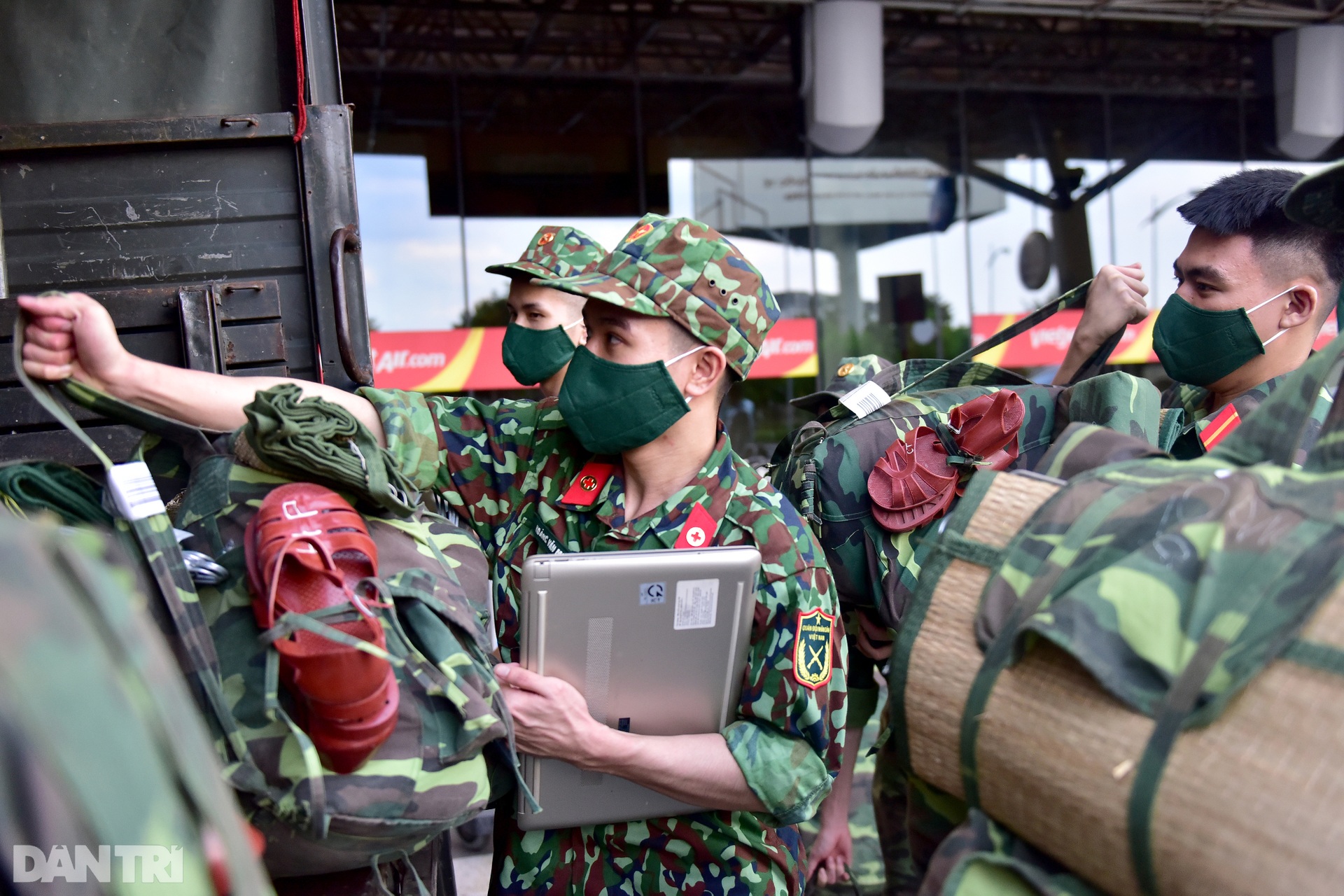 Gần 300 bác sĩ, học viên Học viện Quân y đã tới TPHCM - 4 Gần 300 bác sĩ, học viên Học viện Quân y đã tới TPHCM - 4