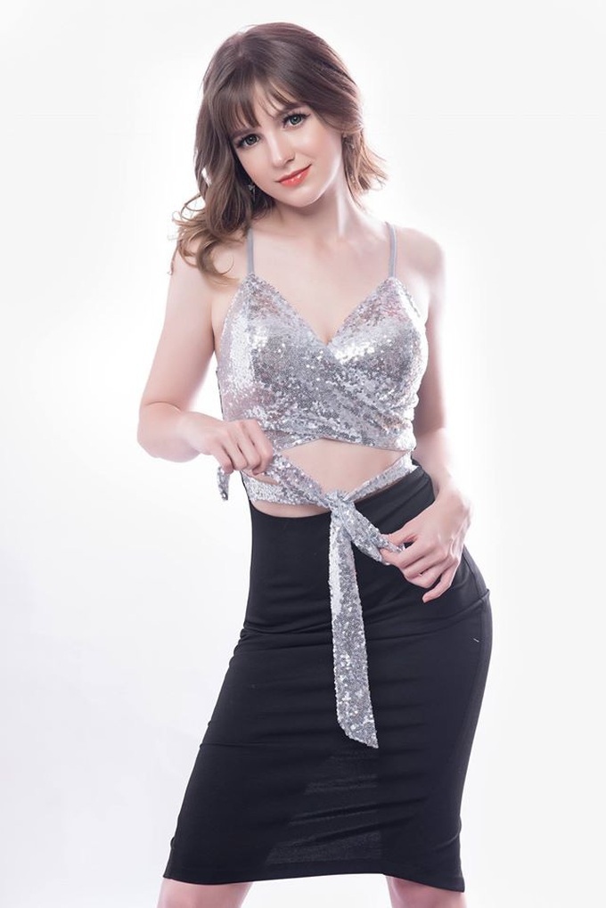 Vẻ ngoài bốc lửa của hai hot girl xuất hiện trong MV Trung Ruồi - Ảnh 11. Vẻ ngoài bốc lửa của hai hot girl xuất hiện trong MV Trung Ruồi - Ảnh 11.