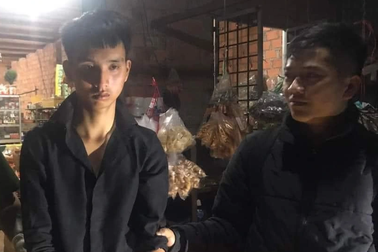 Thanh niên dùng dao uy hiếp chủ tiệm tạp hóa để cướp tiền