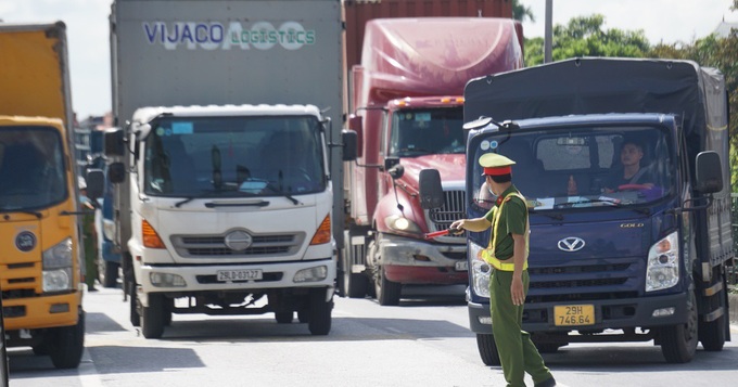 Bảo đảm trật tự, an toàn giao thông trong điều kiện dịch bệnh COVID-19 - Ảnh 1.