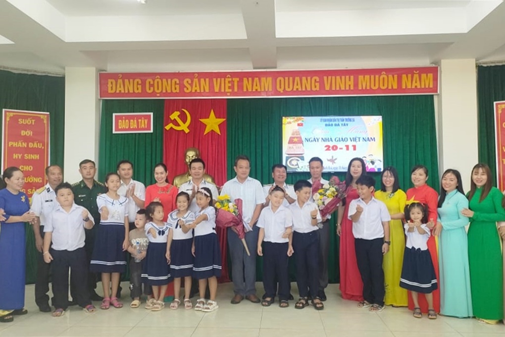 Tri ân thầy cô giáo ở Trường Sa - 2 Tri ân thầy cô giáo ở Trường Sa - 2