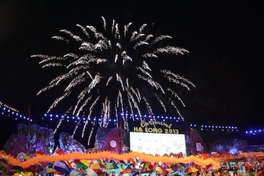 Carnaval Hạ Long lần đầu tiên bắn pháo hoa tầm cao