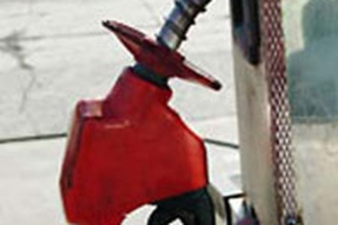 Giá dầu thế giới giảm mạnh, giá xăng trong nước vẫn bình chân