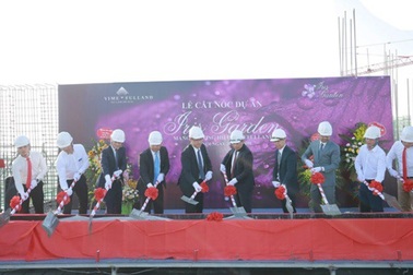 Lễ cất nóc tòa CT4 dự án Iris Garden sau 167 ngày thi công