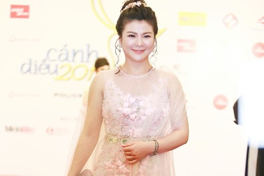 NSƯT Kim Oanh: “Bộ váy người nói đẹp, người chê sexy quá, xã hội mà”