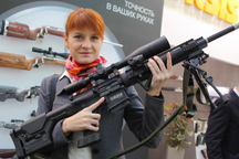 Người đẹp tóc đỏ bị nghi là gián điệp Nga nhận tội tại Mỹ