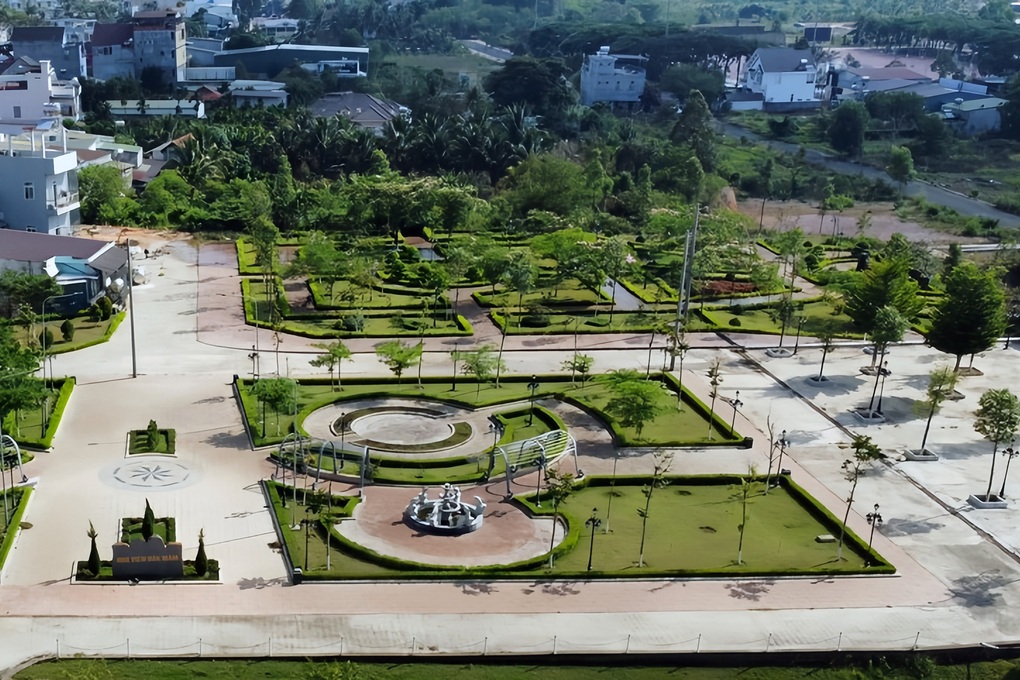 Khởi tố Chủ tịch Công ty cây xanh Công Minh - 2 Khởi tố Chủ tịch Công ty cây xanh Công Minh - 2