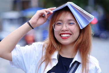 Nữ sinh tốt nghiệp đại học xuất sắc, truyền cảm hứng học tiếng Anh hiệu quả