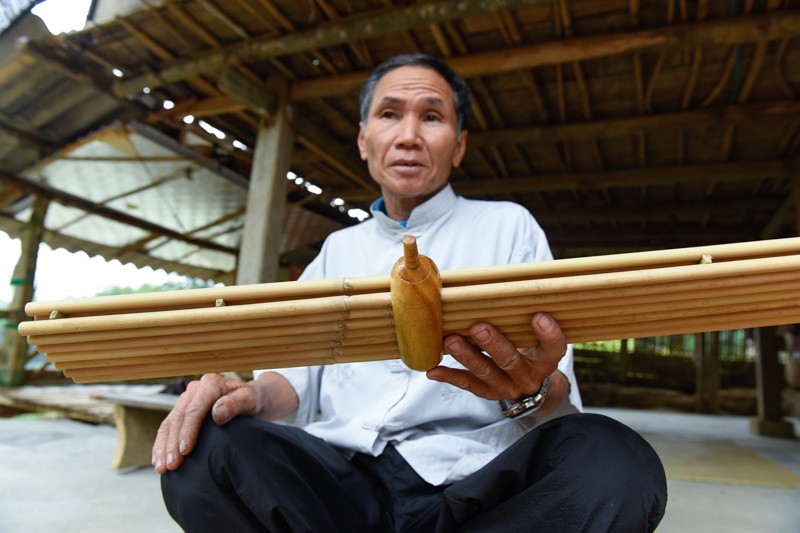 Người đàn ông vào rừng ở ẩn để giữ khèn bè truyền thống - 5