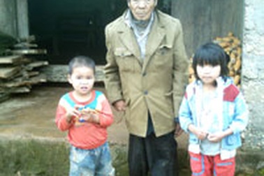 Người đàn ông mù 6 lần đi hỏi vợ cho anh trai