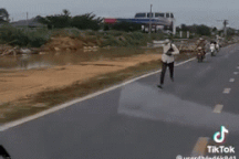 Vụ "tao là trùm ở đây": Hối hận sau khi ném vỡ kính xe cứu thương?