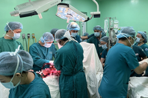 Người phụ nữ thủng vùng kín, ngưng tim nguy kịch khi sinh con lần 3