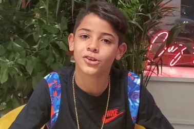 “Hổ phụ sinh hổ tử”, con trai C.Ronaldo chứng tỏ sức hút khó tin