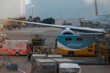 Máy bay đưa bệnh nhân 91 về Anh đón 340 người Việt hồi hương