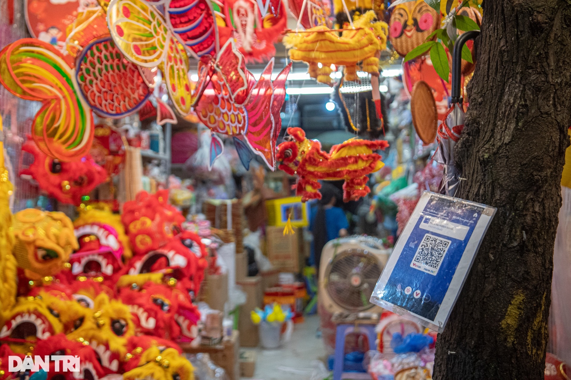 Hanoi street crowded ahead of Mid-Autumn Festival nears | DTiNews - Dan Tri  International, the news gateway of Vietnam