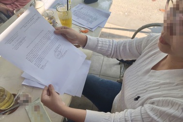 Cận kề Tết, hàng chục y bác sĩ phản ánh bị “treo” thu nhập kéo dài