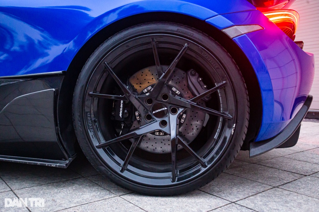 Đi 11.000km, siêu xe McLaren 720S mất giá 9 tỷ đồng dù đã được độ khủng - 8 Đi 11.000km, siêu xe McLaren 720S mất giá 9 tỷ đồng dù đã được độ khủng - 8