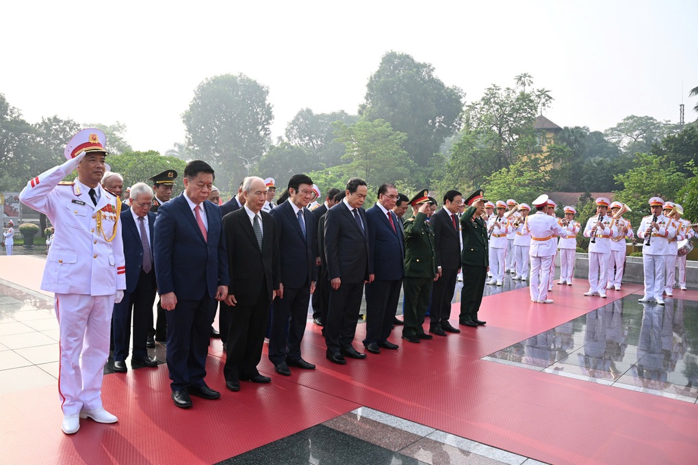 Lãnh đạo Đảng, Nhà nước viếng Chủ tịch Hồ Chí Minh và Anh hùng liệt sĩ - 3 Lãnh đạo Đảng, Nhà nước viếng Chủ tịch Hồ Chí Minh và Anh hùng liệt sĩ - 3