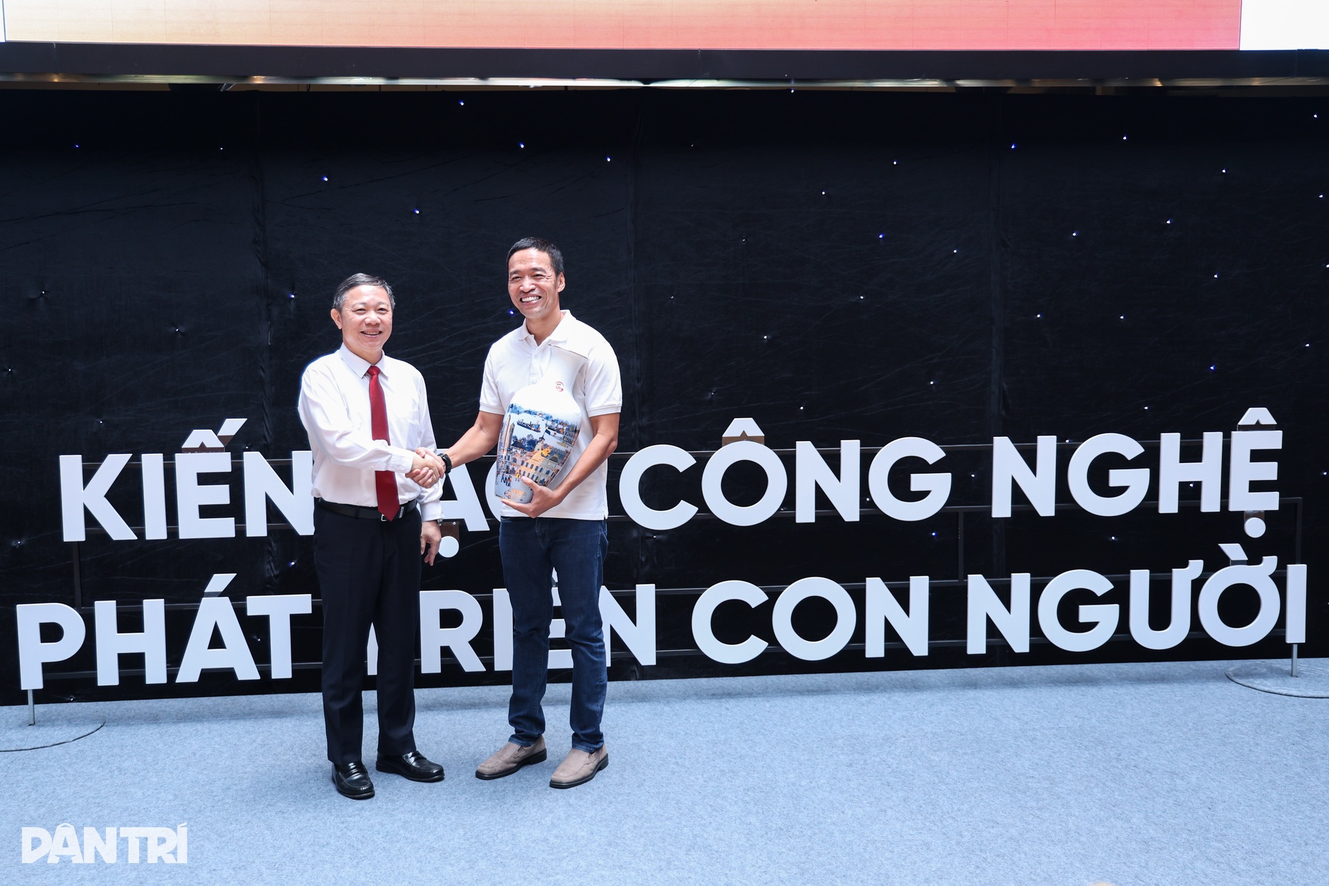 Đại biểu dự Đại hội Đảng bộ TPHCM tham quan các công trình tiêu biểu - 10 Đại biểu dự Đại hội Đảng bộ TPHCM tham quan các công trình tiêu biểu - 10