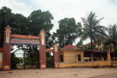 Giáo viên trường bán công khổ vì… tăng lương